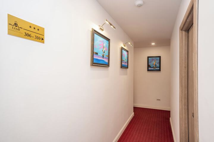 Ballroom/Hall 54 of 66