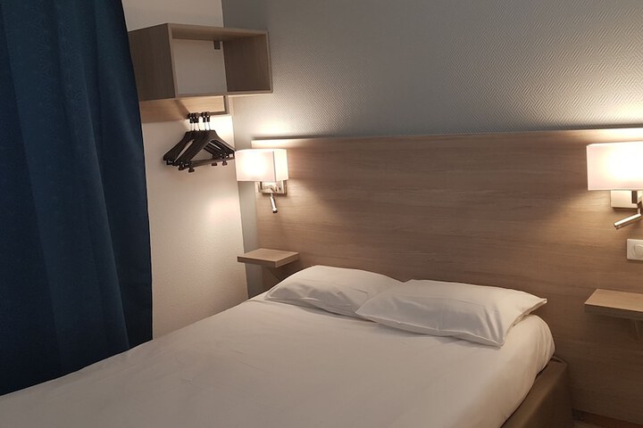 Room 4 of 33