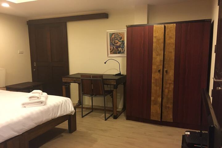 Room 24 of 81