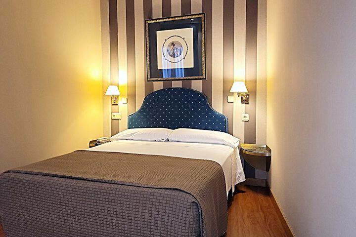 Room 6 of 30