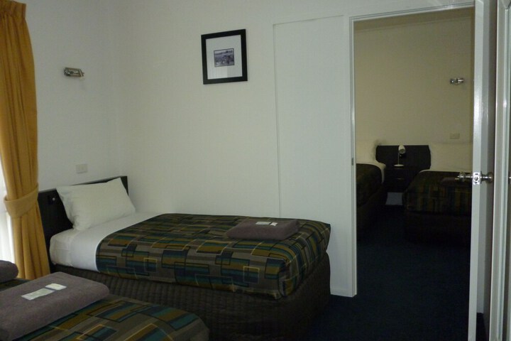 Room 3 of 37