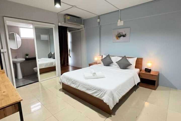 Room 5 of 17