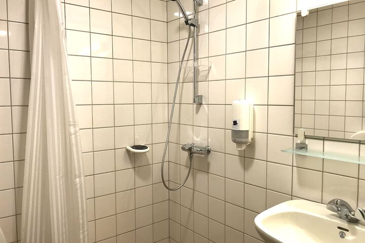 Room 18 of 28