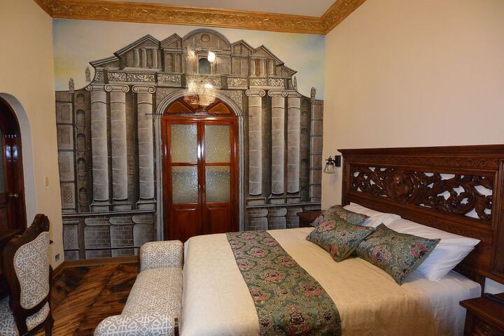Room 9 of 82