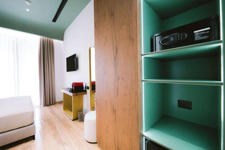Room 19 of 91