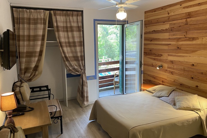 Room 8 of 96
