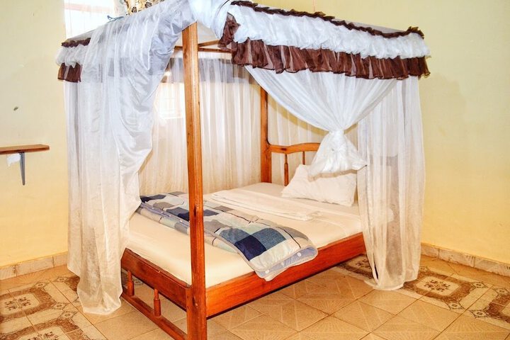 Room 4 of 15