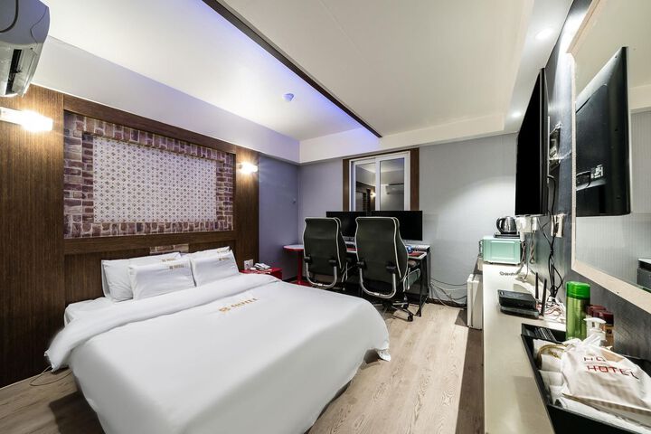 Room 27 of 37