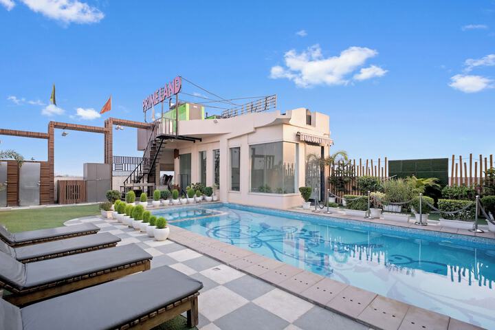 Pool 27 of 61
