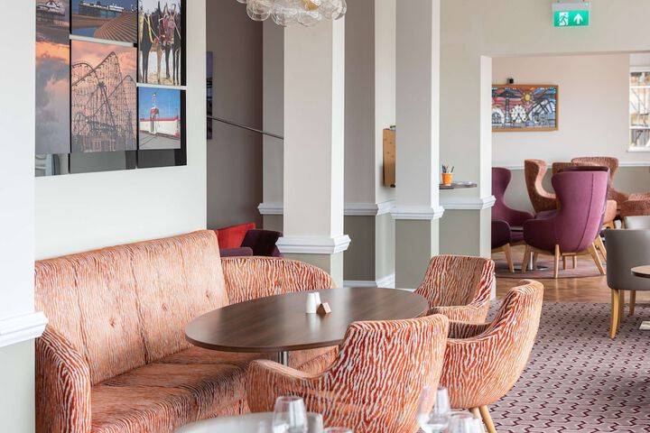 Lounge 92 of 118