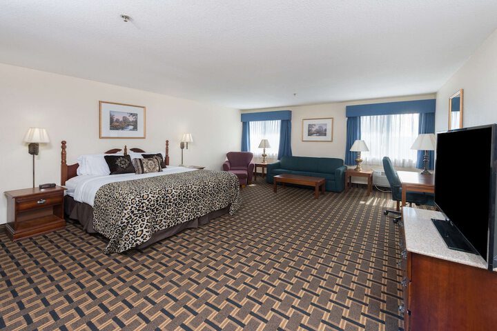 Room 7 of 24