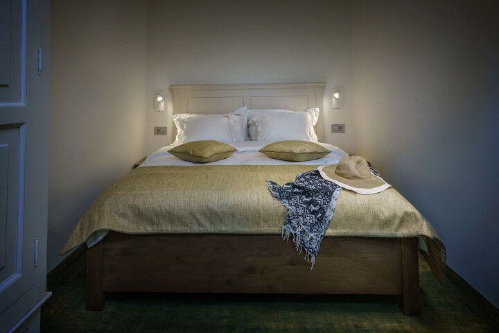 Room 7 of 61