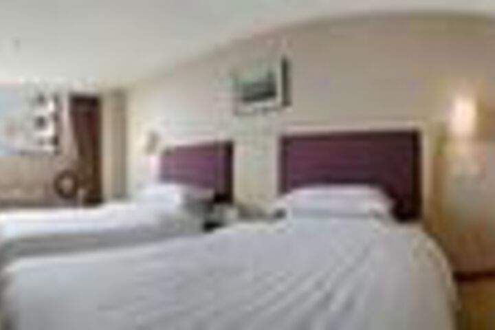 Room 7 of 16