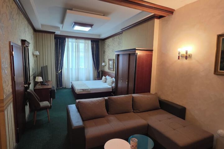 Room 3 of 11
