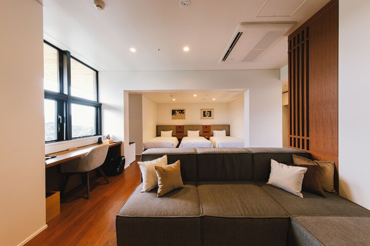 Room 51 of 117