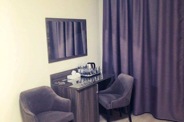 Room 42 of 106