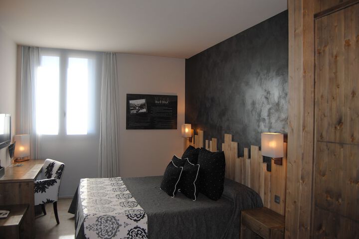 Room 6 of 76