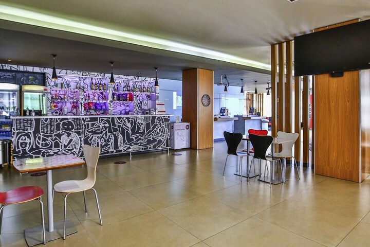 Lounge 55 of 65