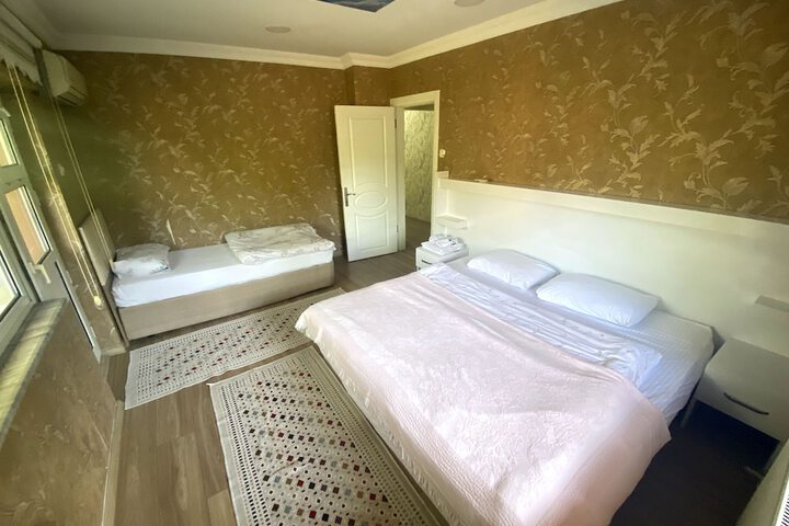 Room 43 of 166
