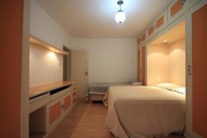 Room 10 of 34