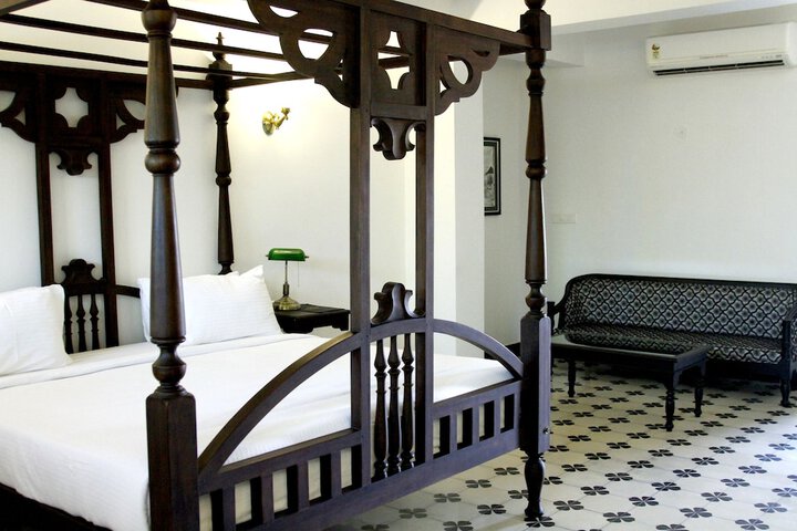 Room 10 of 26