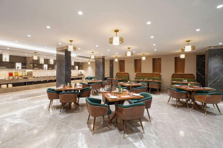 Dining 18 of 19