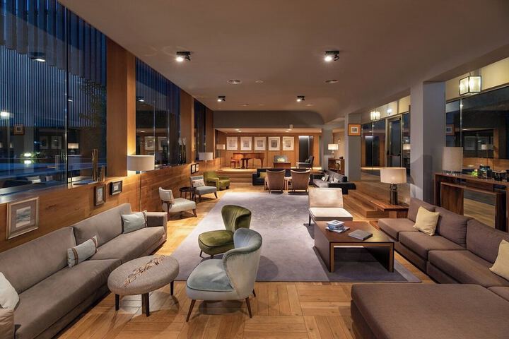 Entrance & Lobby