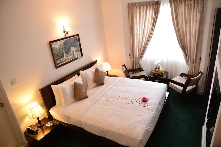 Room 4 of 38