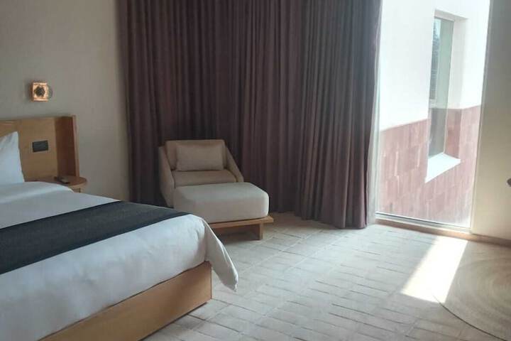 Room 32 of 137