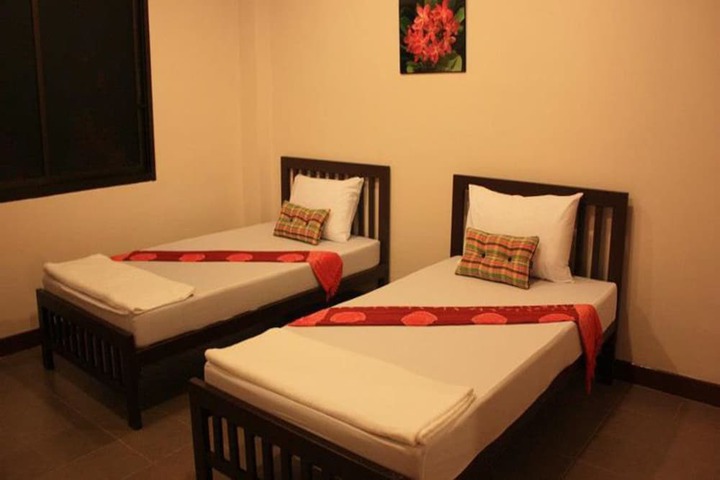 Room 12 of 32