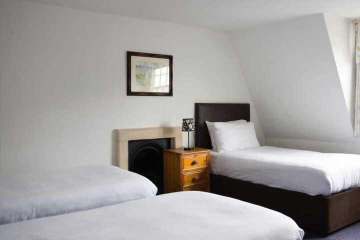 Room 3 of 31