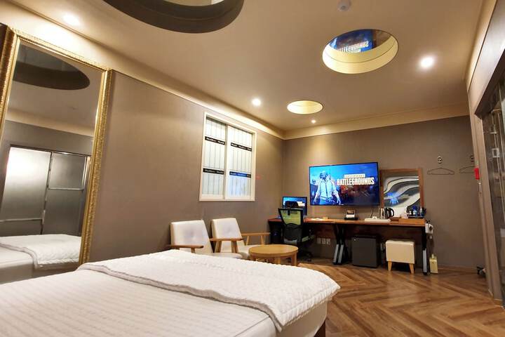 Room 13 of 45