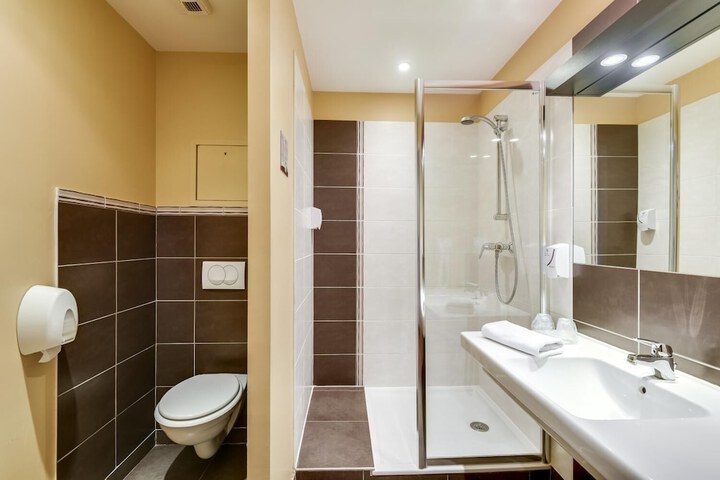 Room 13 of 27