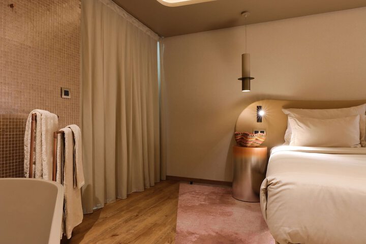 Room 32 of 99