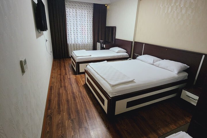 Room 5 of 8