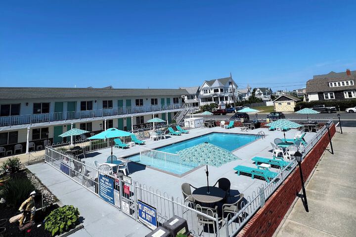 Pool Hotel