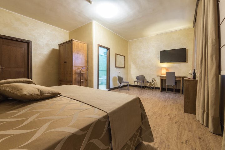 Room 15 of 63