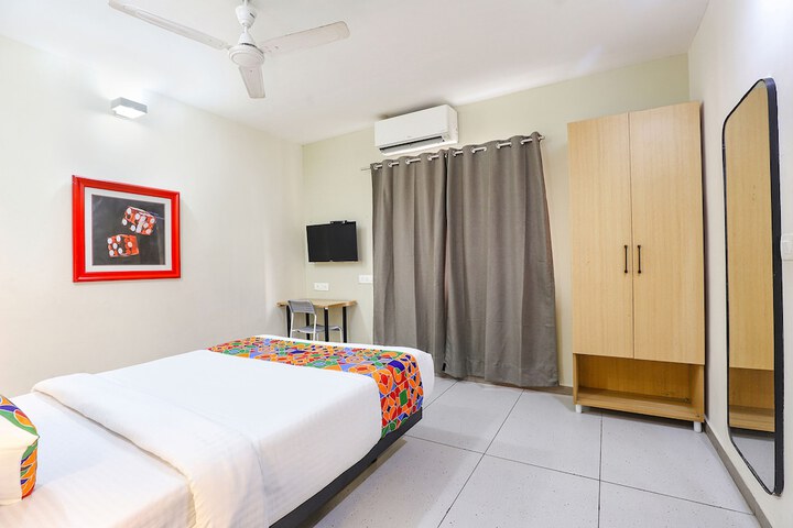 Room 15 of 33