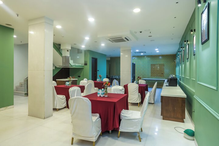 Ballroom/Hall 118 of 137