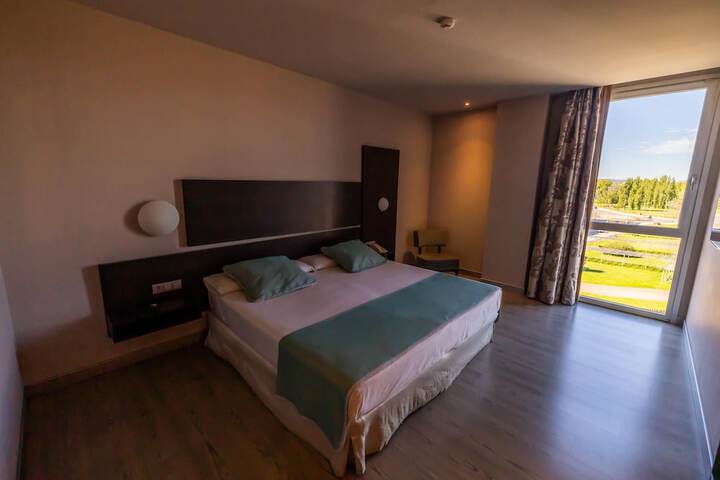 Room 25 of 93