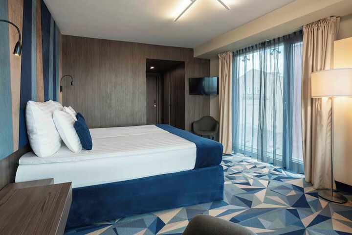 Room 37 of 75
