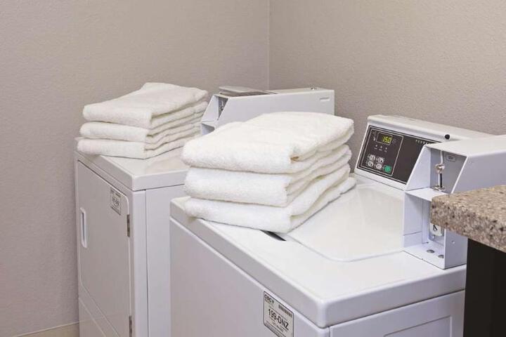 1 Queen Bed Mobility Accessible (5 of 7)