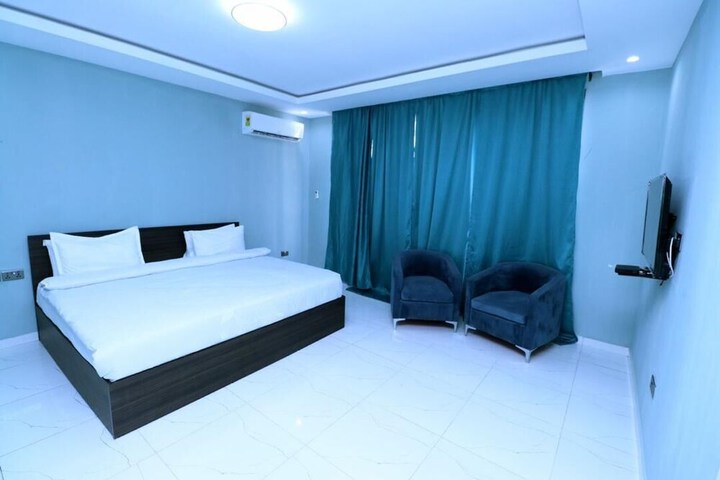 Room 9 of 44