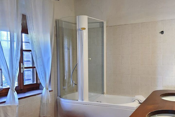 Room 53 of 94