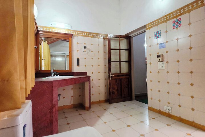 Room 105 of 181