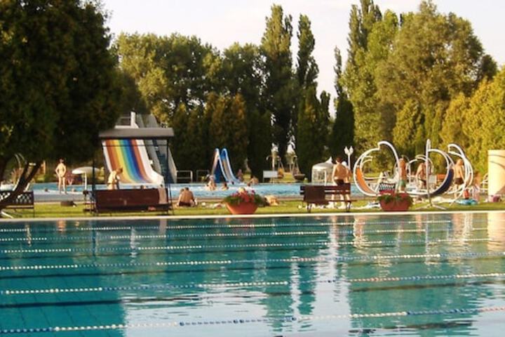 Pool 10 of 16