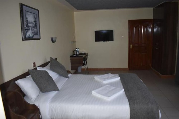 Room 5 of 14