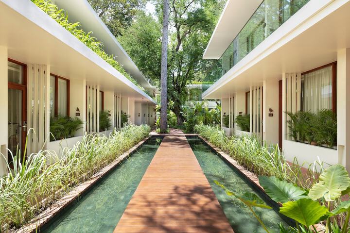 Hotel Exterior 80 of 85