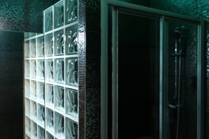 Room 73 of 100