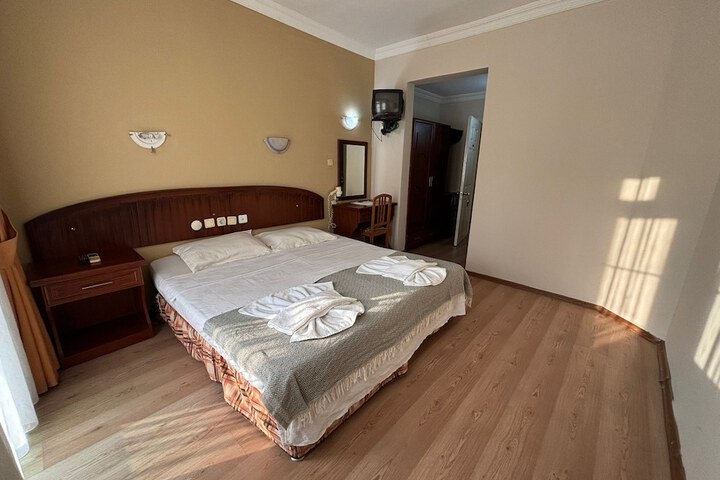 Room 4 of 19